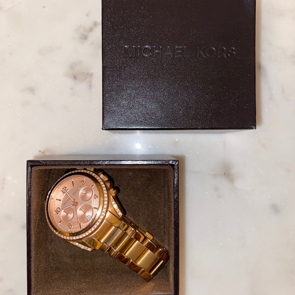 Michael Kors Rose Gold Watch - Picture 4 of 4